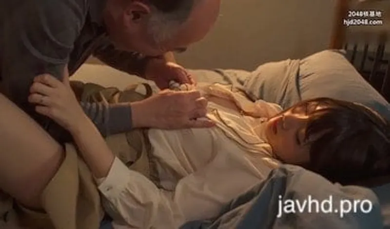 ông chồng đi vắng cô vợ bị lão già nhà bên hiếp suzu harumiya